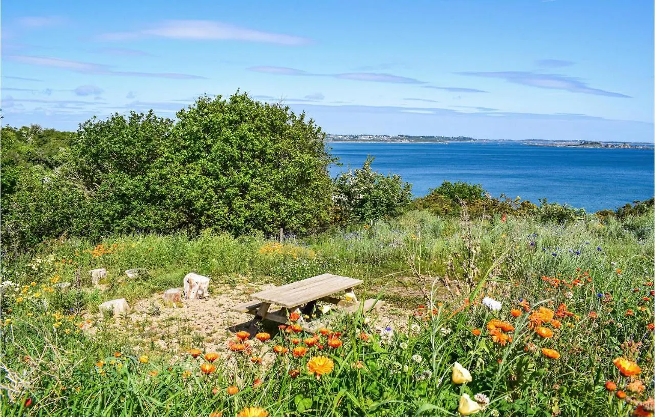 Lovely Home In Plouezec With House Sea View Hébergement de vacances